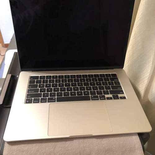 MacBook Air M2 15” starlight