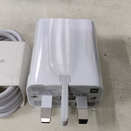 出售白色全新小米充電器連usb線