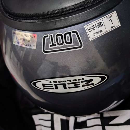 ZEUS helmet 一個