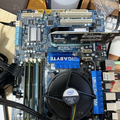 GIGABYTE X58 + I7 920 + 12GB RAM