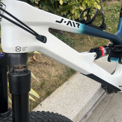 JAVA J.AIR  650B-SAITAFOSSI-SUS-12S 碳纖維 軟尾避震 山地車 送水架前後蛙燈叮叮