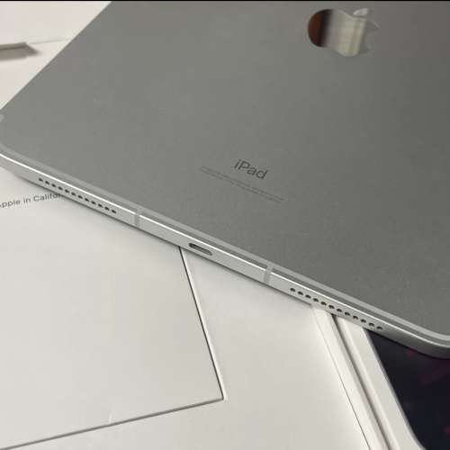 Apple iPAD 第10代 256GB Wi-Fi + 流動網絡 ，11寸大Monitor，輕巧博身！