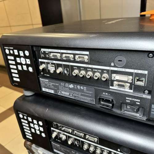 Panasonic 樂聲 DLP 投影機 PT-DZ110X ANSI 10600流明