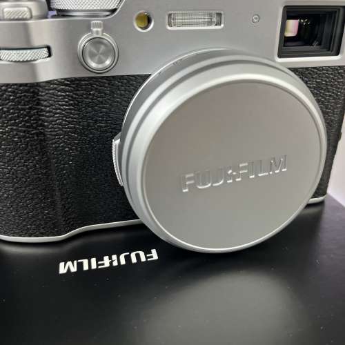 Fujifilm X100 VI silver