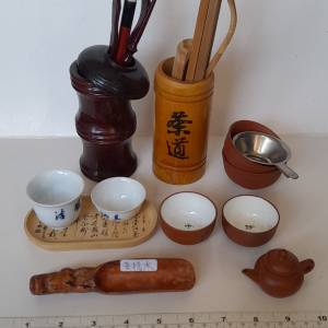 清理存貨平售，一手茶具配件十多件如照片顯示，共售二百元。no.8.3.24