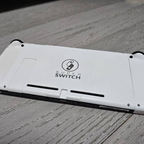 Nintendo Switch大電版 + 藍黃joy-con