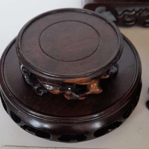 清理存貨平售，一手六個檀木，樹根木座等如照片顯示，共售250元,單一個5.5寸檀木市...