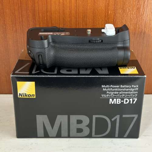 Nikon MB-D17 （Nikon D500 直倒)