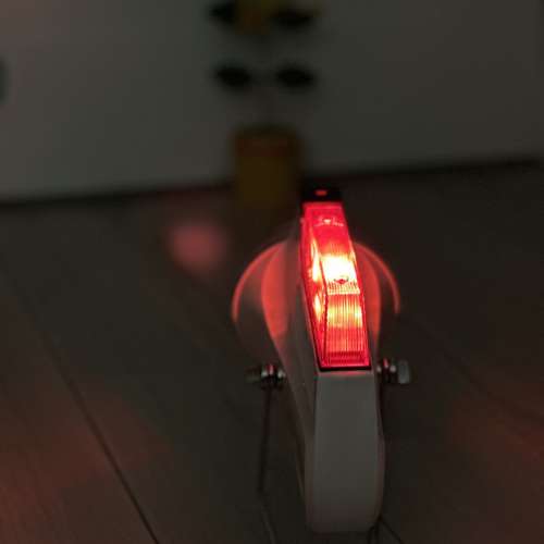 出售vintage 東芝應急電筒一個，使用4粒D電，整體95%新，跟原裝盒，頭燈及紅燈光線...