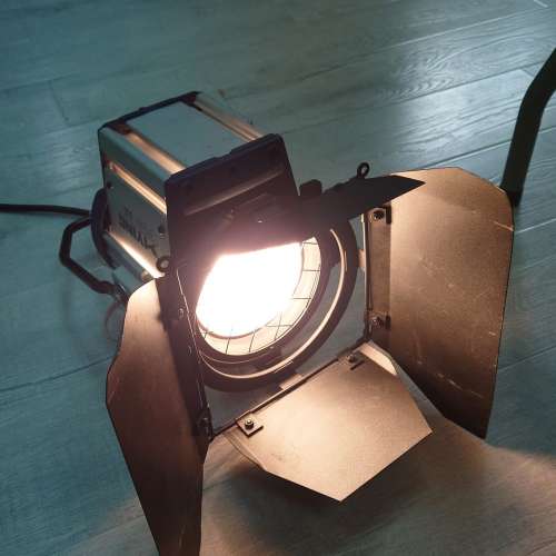 廣告製作 可 Zoom  聚光燈 650W