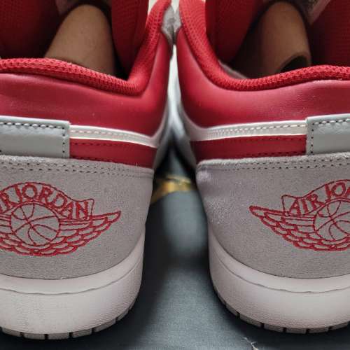 Jordan 1 Low SE Light Smoke Grey Gym Red