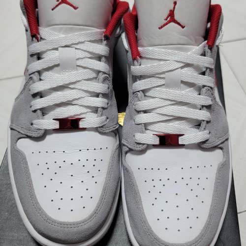 Jordan 1 Low SE Light Smoke Grey Gym Red