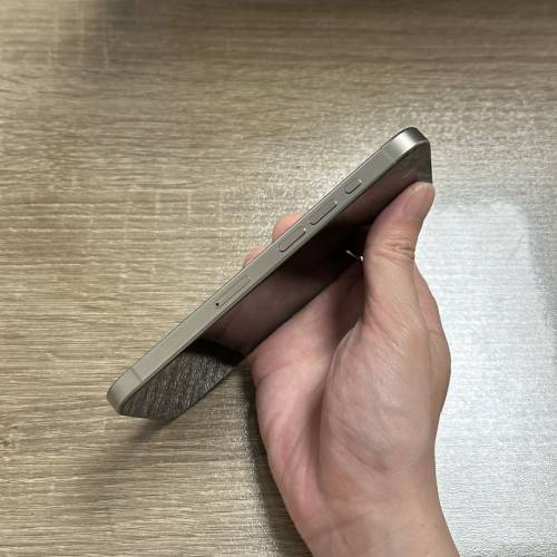 99.99%new #香港行貨，(充電次數93次)iPhone 15pro 256gb Natural Titanium Batter...