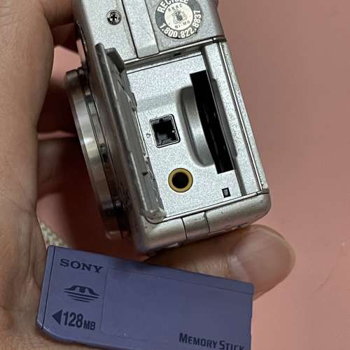 Sony Cyber Shot DSC-W1 digital camera