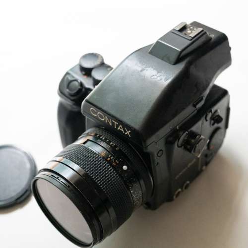 Contax 645 + Carl Zeiss Planar 80mm F2 T Lens