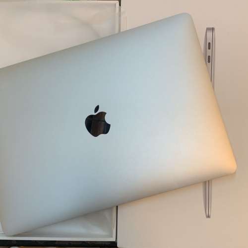 行貨 MacBook Air 13吋 M1 256GB，極新、齊包裝、齊配件