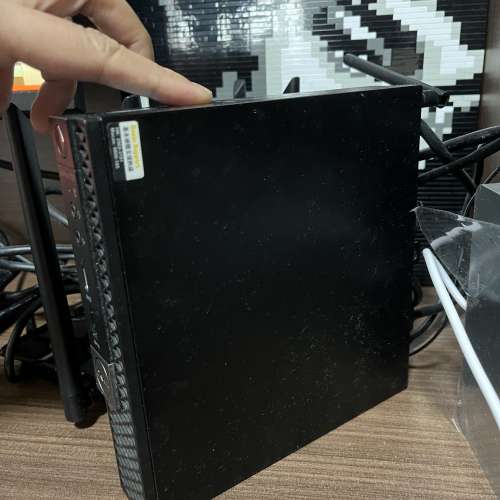 Dell Optiplex 7060 i5 8500 cpu 8 gm ram 前面面板有一個usb壞左 其他功能正常
