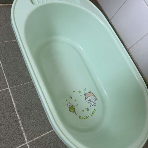 浴盆，沖涼液洗頭髮，潤膚膏，旅行用奶樽