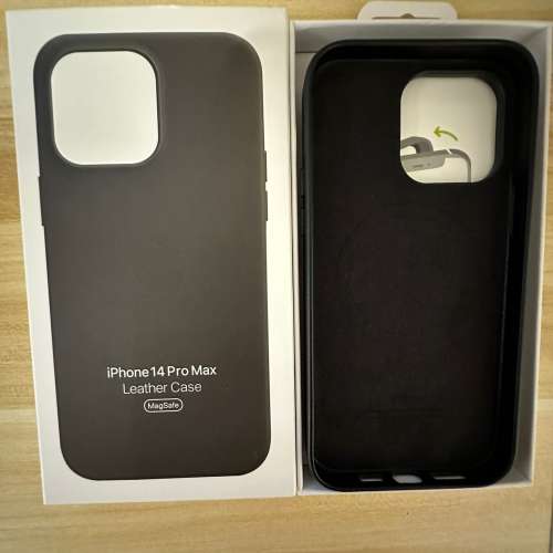 全新原裝 iPhone 14 Pro Max 皮革保護套-午夜暗色