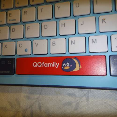 時尚鍵盤 QQ 時尚 QK300 粉藍色 - 藍牙無線 - 可充電鋰電池 - 79 鍵 - 多裝置鍵盤 ...