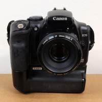 Canon EOS 300D 相機 + EF 50mm F1.8 鏡頭 + BG-E1 手柄 + BP-511A 電池 X 2 + 充電器