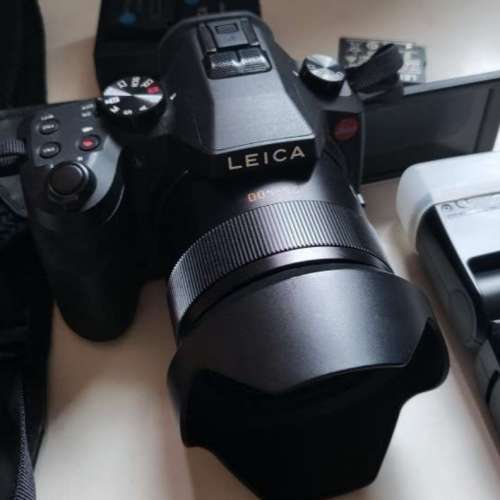 出$ 2000個兩位好有趣，好好玩。有盒Leica V lux 114 ，2原裝電 16X optical zoom ...