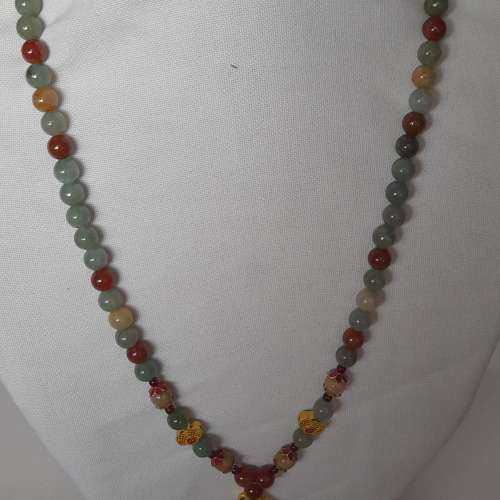 油青翡翠頸鏈8mm26寸，珠圓玉滑，中國工藝款式，可配晚裝赴宴或日常工作服均可以。...