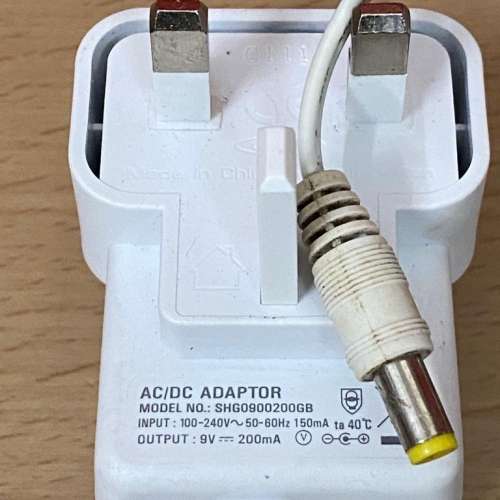 AC / DC ADAPTOR output : 9V 200mA