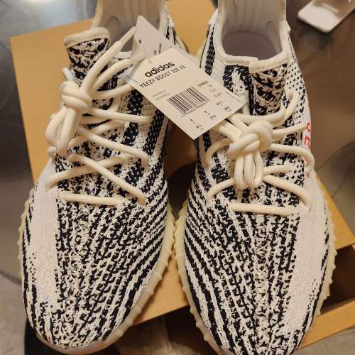 全新adidas yeeyz zebra, size is UK9