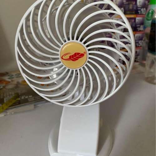 夾車仔、夾枱、坐枱多角度調校風扇，usb 义電