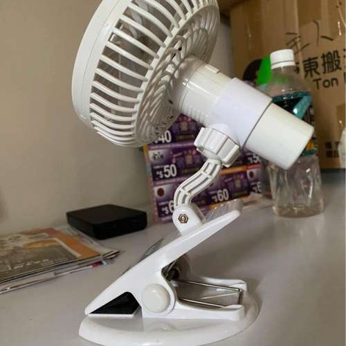 夾車仔、夾枱、坐枱多角度調校風扇，usb 义電