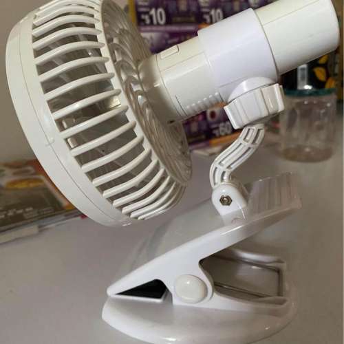 夾車仔、夾枱、坐枱多角度調校風扇，usb 义電