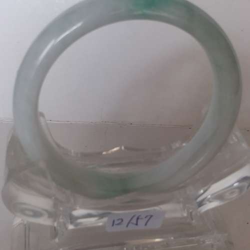 翡翠a玉 手鈪, 白底青/紫色調， 原價800元因有裂紋瑕疵， 每隻200元三隻500元no.C1...