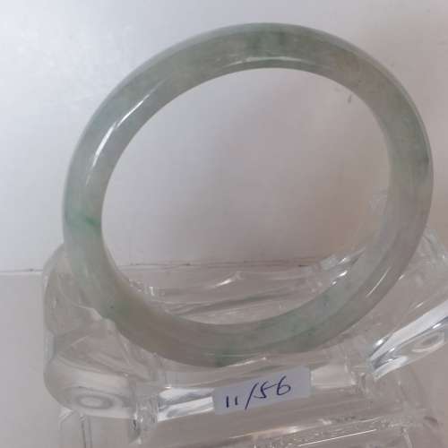 翡翠a玉 手鈪, 白底青/紫色調， 原價800元因有裂紋瑕疵， 每隻200元三隻500元no.C1...