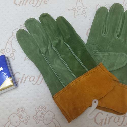 全新 綠+啡色燒焊手套一對 勞工手套 建築手套 野營燒烤手套 耐磨 耐熱 寵物防護手套...
