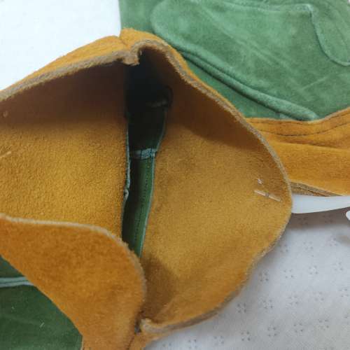 全新 綠+啡色燒焊手套一對 勞工手套 建築手套 野營燒烤手套 耐磨 耐熱 寵物防護手套...