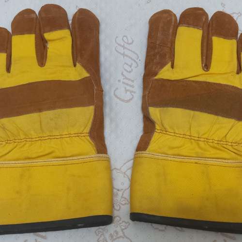 全新 深啡+黃色 / 淺啡+黃色 / 黑+黃色燒焊厚料手套各一對 勞工手套 建築手套 野營...