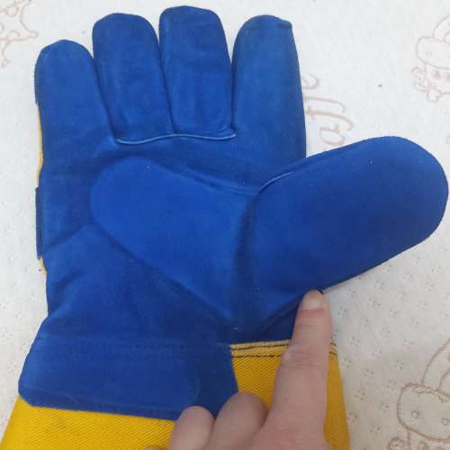 全新 藍+黃色燒焊手套一對 厚料燒焊手襪 勞工手套 建築手套 野營燒烤手套 耐磨 耐熱...