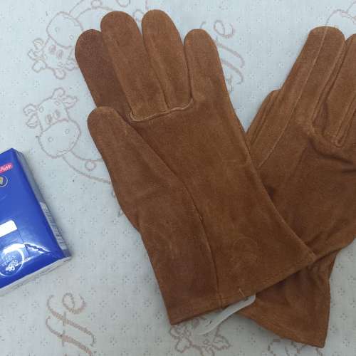 全新 啡色全皮燒焊手套一對 燒焊手襪 勞工手套 建築手套 野營燒烤手套 耐磨 耐熱 寵...