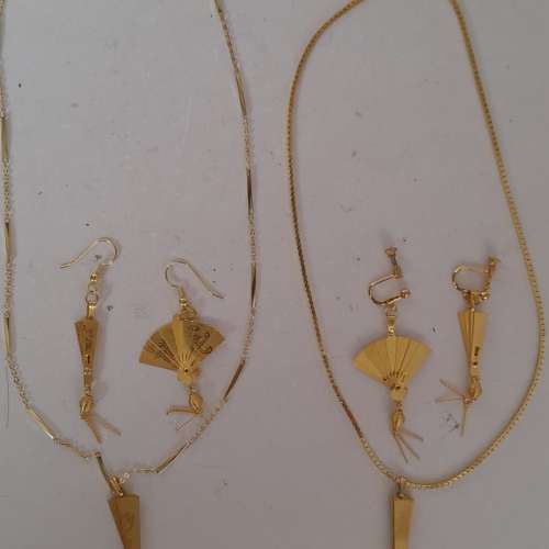 可以摺埋銅扇吊墜配上銅鏈及耳環，可以選擇耳針或螺絲腳耳環 每套二百元兩套三百二...