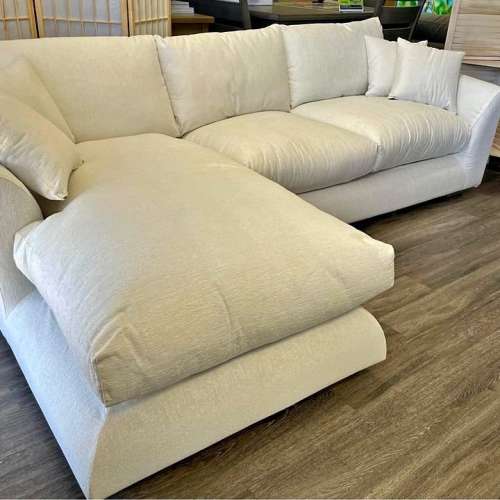 BRAND NEW! SUPER SUPER COMFY DESIGNER SOFA CHAISE SECTIONAL!