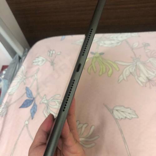 Black - Full set 99%new iPad 8 128gb WiFi only battery 100% one month warr