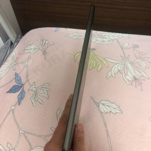 Black - Full set 99%new iPad 8 128gb WiFi only battery 100% one month warr