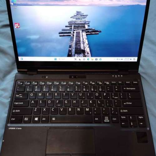 Fujitsu U939 13.3 ultra portable laptop computer