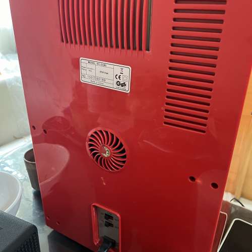 迷你可樂售賣機（販賣機）外型雪櫃 有制冷功能，可冷藏至5-8度 冇投幣功能，當佢雪...