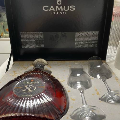 （送禮一流）卡幕金花XO700ml禮盒裝（內含兩個水晶玻璃杯）