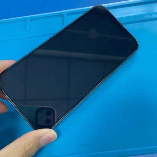 Apple iPhone 13 512G  5G 功能全部正常運作，電池效能90 %，電池良好，已貼貴價玻...