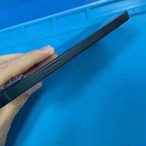 Apple iPhone 13 512G  5G 功能全部正常運作，電池效能90 %，電池良好，已貼貴價玻...