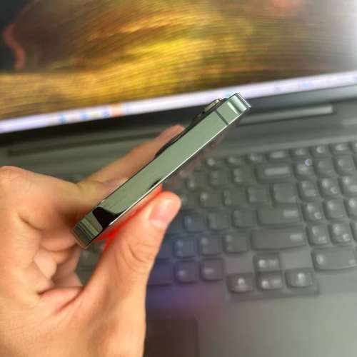 Apple iPhone 13 Pro Max 1TB， 6.7寸大螢幕，功能全部正常運作，已貼貴價玻璃鋼化...