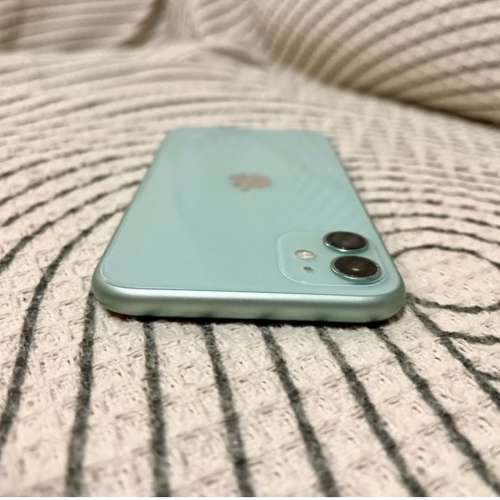 iPhone 11 256gb,港行雙卡，所有原裝，冇修冇拆，電72，所有功能正常！